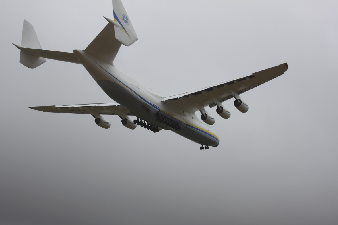 An-225 Touchdown