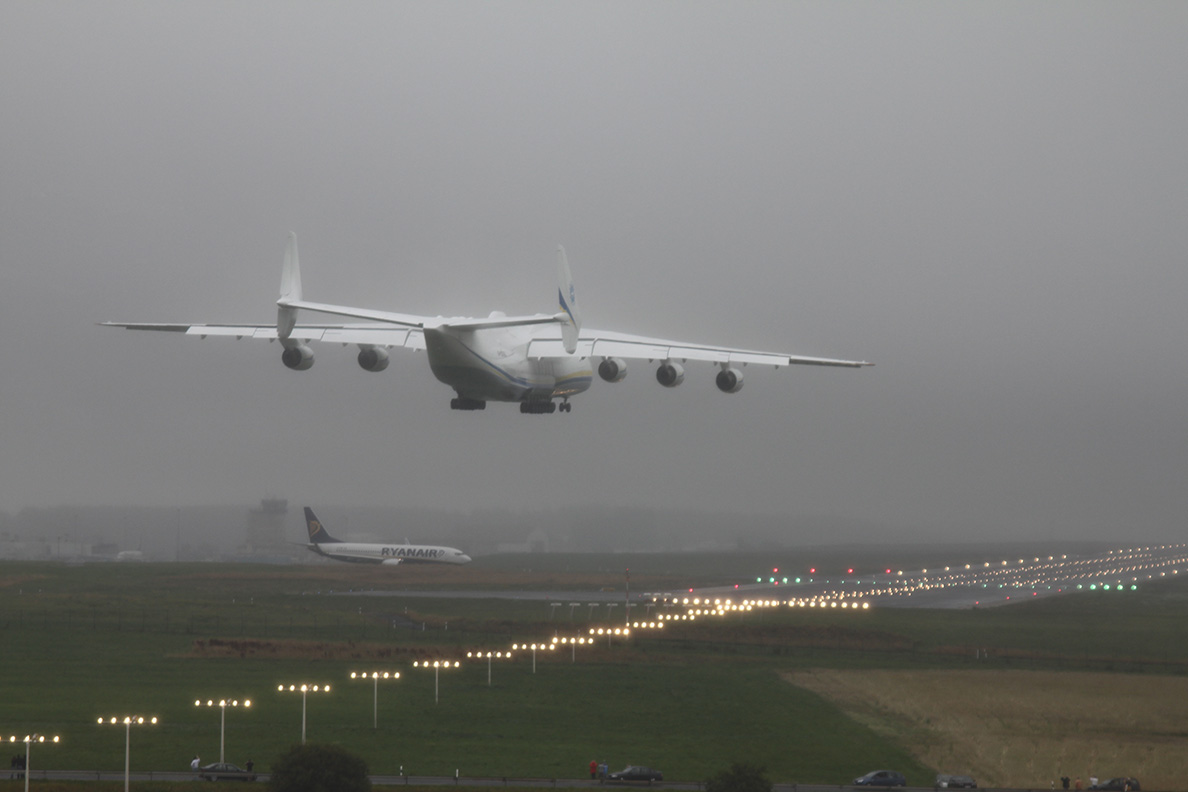 An-225 beim Ausrollen