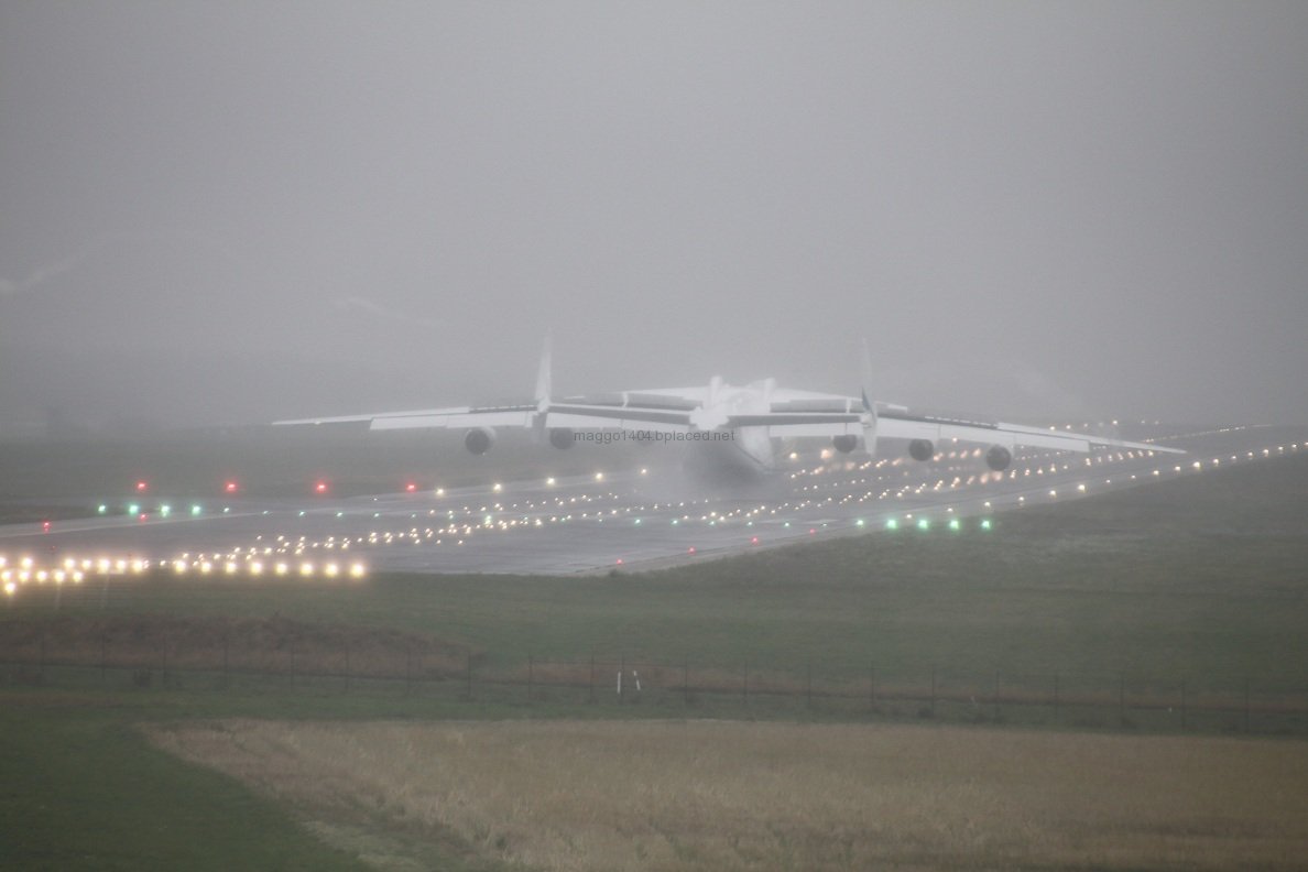 An-225 am Boden